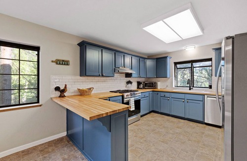 Twain Harte Casa | Cedar Hill Retreat - 3,200 sft, Pets ok, Tree House, Climbing Wall, Games!