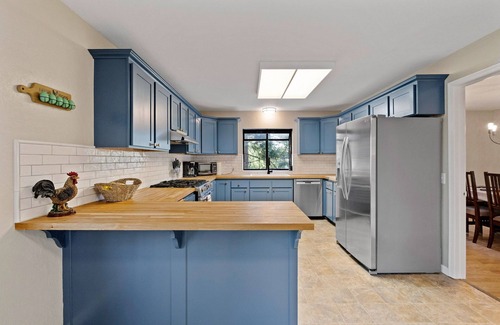 Twain Harte Casa | Cedar Hill Retreat - 3,200 sft, Pets ok, Tree House, Climbing Wall, Games!