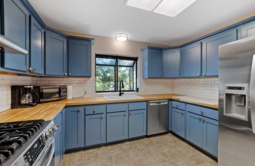 Twain Harte Casa | Cedar Hill Retreat - 3,200 sft, Pets ok, Tree House, Climbing Wall, Games!