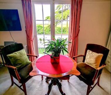 Burton Cama Y Desayuno | Cedar House Boutique B&B