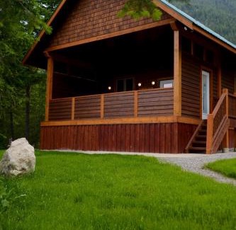 Golden Cabina | Cedar House Restaurant & Chalets