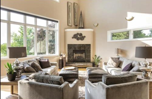 Excelsior Casa | Cedar House Retreat