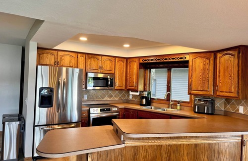 Maple Lake Casa | Cedar Lake Getaway - Lake House & Game Room w/Loft
