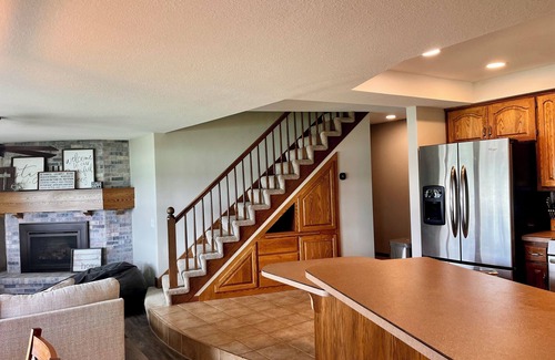 Maple Lake Casa | Cedar Lake Getaway - Lake House & Game Room w/Loft