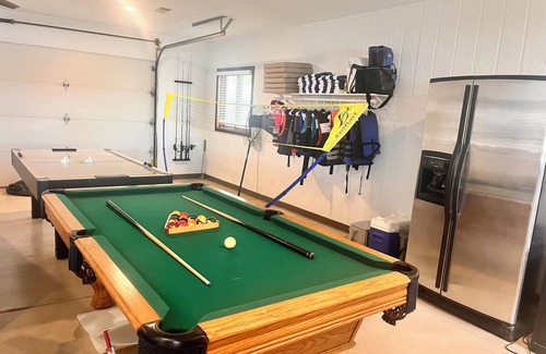 Maple Lake Casa | Cedar Lake Getaway - Lake House & Game Room w/Loft