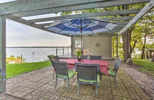 New Prague Apartamento | Cedar Lake Retreat with Boathouse and Dock!