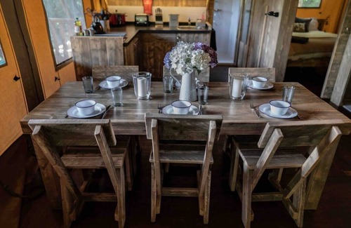 Kingsbridge Cabina | Cedar Lodge @ Lower Coombe Royal- with Hot Tub