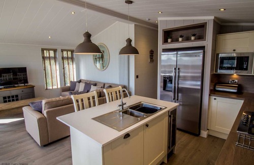 Pickering Chalet De Esquí | Cedar Lodge | sleeps 8 - Hot Tub, Dog Friendly - 5* Gold Award