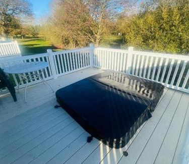 Allerthorpe Cabina | Cedar Lodge With Hot Tub