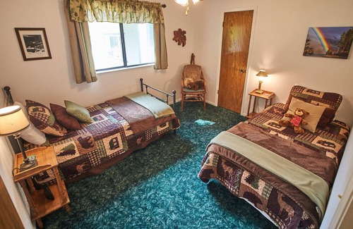 Oakhurst Casa | Cedar Meadow Escape: casa espaciosa, privada y cómoda ubicada en el hermoso Cedar Valley, a solo minutos de distancia de todo.