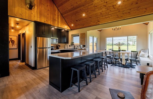 Cody Casa | Cedar Mountain Retreat- mountain modern getaway, newly added hot tub and fire pit!