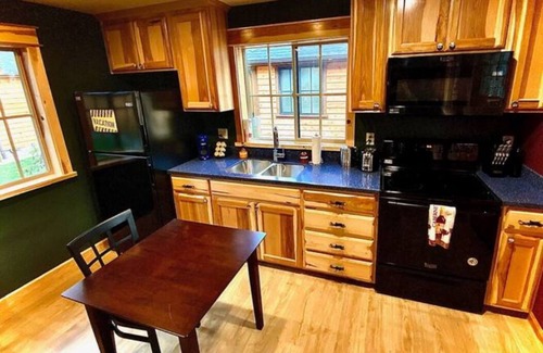 Grants Pass Casa | Cedar Mountain - Suite E