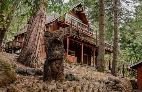 Glencoe Cabina | Cedar Retreat with Hot Tub, Sauna & Lake Access