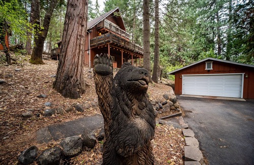 Glencoe Cabina | Cedar Retreat with Hot Tub, Sauna & Lake Access