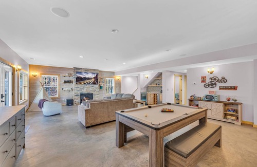 Reed Creek Cabina | Cedar Ridge Lake House w/ Hot Tub & Private Dock!