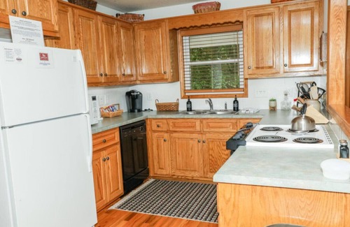 Peters Creek Cabaña | Cedar Run Cottage by BMG