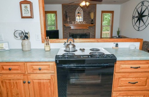 Peters Creek Cabaña | Cedar Run Cottage by BMG