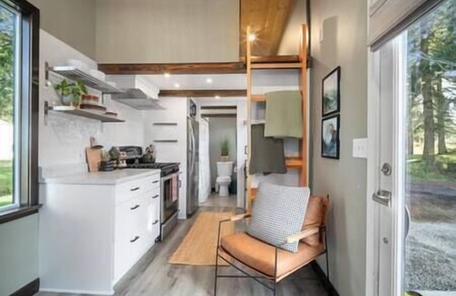 River Road Cabina | Cedar & Sage Hideaway with Hot Tub, Cinema & Fire Pit
