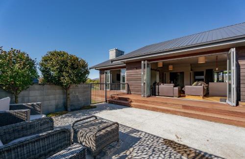 Albert Town Casa | Cedar Sanctuary - Albert Town Holiday Home