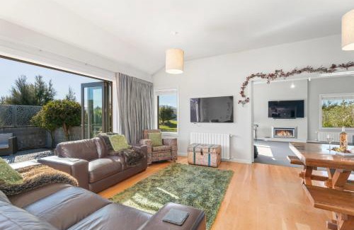Albert Town Casa | Cedar Sanctuary - Albert Town Holiday Home