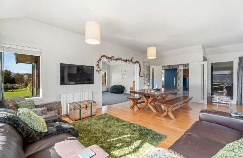 Albert Town Casa | Cedar Sanctuary - Albert Town Holiday Home