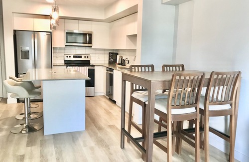 Regional District of Nanaimo Condominio | Cedar Shore lakeside suite - new top-floor condo on the Nanaimo Long Lake.