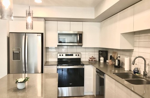 Regional District of Nanaimo Condominio | Cedar Shore lakeside suite - new top-floor condo on the Nanaimo Long Lake.