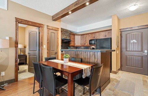 East Kootenay Apartamento | Cedar & Stone | Pool | Hot Tub | Ground LVL | Pets