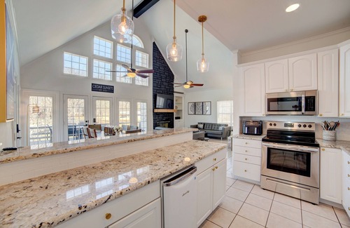 Malakoff Casa | Cedar Sunsets - Lakefront retreat with Private Pool & Gameroom!
