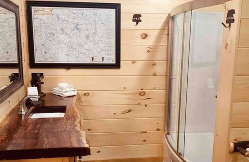 Young Harris Cabina | Cedar Sunsets - Pet Friendly Mountain View Cabin