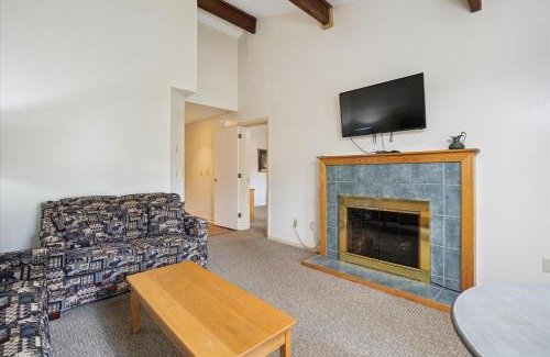 West Bridgewater Hotel | Cedarbrook Deluxe Two Bedroom Suite with outdoor heated pool 10304
