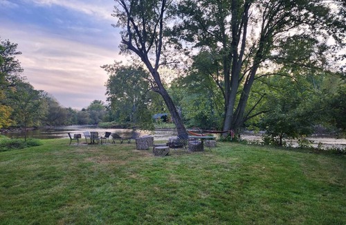 Mequon Cabaña | Cedarburg \ Mequon River retreat