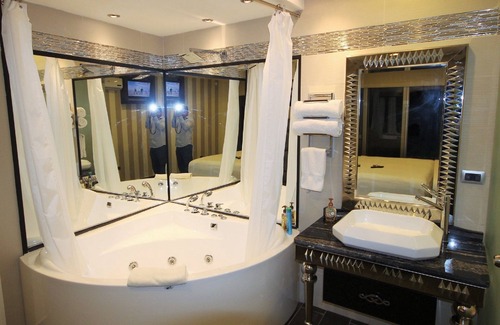 Barrio Urdesa Hotel | Cedros Inn Boutique Hotel