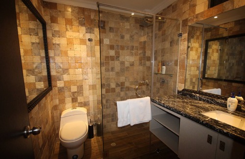 Barrio Urdesa Hotel | Cedros Inn Boutique Hotel
