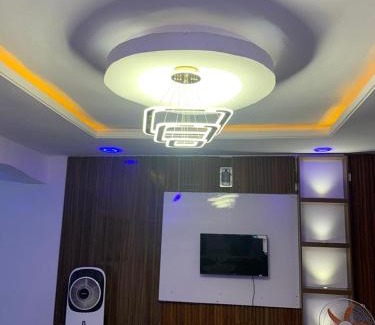 Ibadan Apartamento | Cee&Tee at AKOBO 1Bedroom or 2Bedrooms -247 Electricity-Solar Inverter AC in Bedrooms