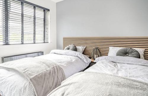New Moat Casa | Cefn Gelli