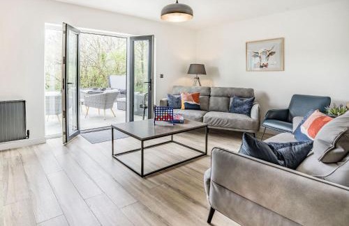 New Moat Casa | Cefn Gelli