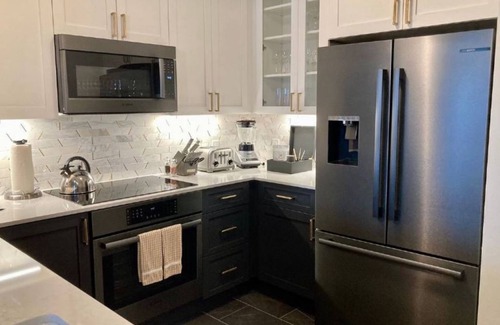 Downtown San Francisco Complejo | Celebrate Gay Pride Weekend at the Ritz in a 2 Bedroom, 2.5 Baths, Full Kitchen