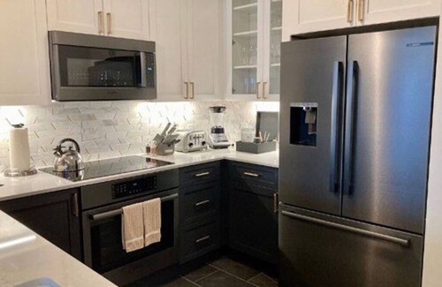 Financial District Apartamento | Celebrate San Francisco Pride 2024 at the Ritz in a 1-bedroom suite 6/28-7/1