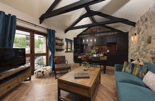 Carnhell Green Cabaña | Celebrating the unique, whilst being inspired by its traditional roots, this former farm dairy shed