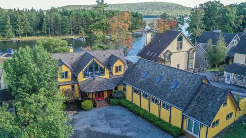 Thayerville Casa | Celebration at Deep Creek