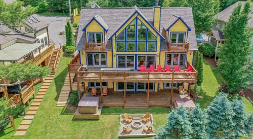 Thayerville Casa | Celebration at Deep Creek