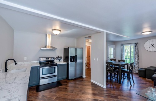 Echo Lake Casa | CELEBRATIONS VILLA: Wedding, reunion, B’Day, RV Parking