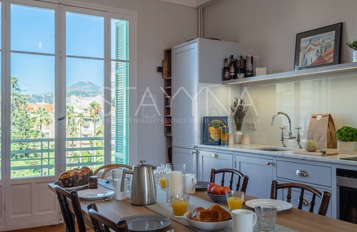 Gambetta Apartamento | Celeste - Hermoso edificio Art Deco