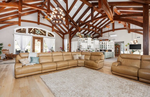 Auberry Casa | Celio Vista Ranch is a spectacular gated 125 acre Country Estate.