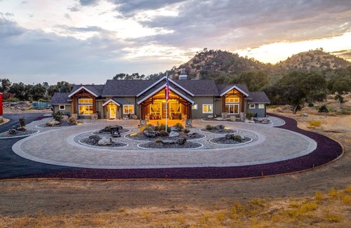 Auberry Casa | Celio Vista Ranch is a spectacular gated 125 acre Country Estate.