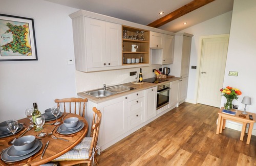 Ruthin Cabaña | CELYN, romantic, character holiday cottage in Cyffylliog