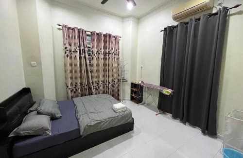 Kampung Kepong Casa | Cendana Residence Homestay 8 Kuala Terengganu 4 Bedroom