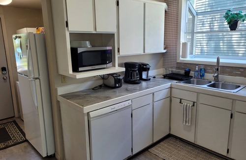 Beulah Casa | Centennial House - Historic Home with Lakeview! Just 2 blocks from Downtown and Beach!