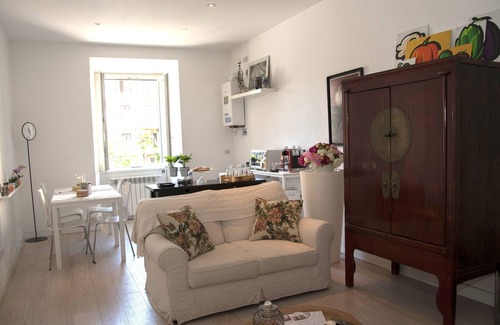Salario Casa | Center 2 Rooms is a modern and comfortable apartment located on the first floor.